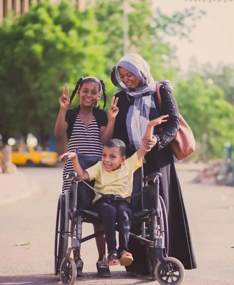 اسرة سودانية في الاعتصام
