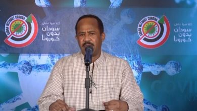 اكرم علي التوم وزير الصحة