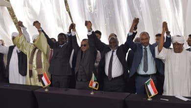 الحكومة السودانية تجري مشاورات مع المبعوث الأميركي بالقاهرة