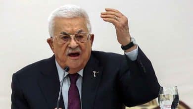 التوجه شرقاً ورفض إملاءات الغرب.. رسائل سياسية وراء حضور عبّاس احتفالات عيد النصر بموسكو