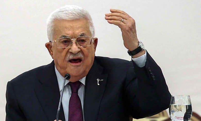 التوجه شرقاً ورفض إملاءات الغرب.. رسائل سياسية وراء حضور عبّاس احتفالات عيد النصر بموسكو